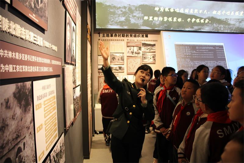 神木市神府革命纪念馆开展 “铸魂·2024清明祭英烈”活动