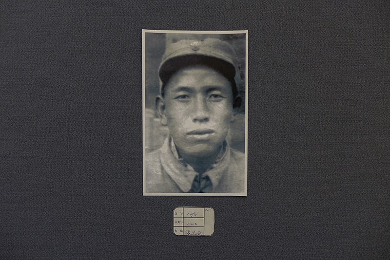 1938年张志远摄于东渡抗日前线的黑白照